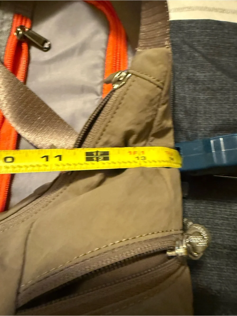 lululemon 6L Slouchy Sling Shoulder bag with metal logo olive color